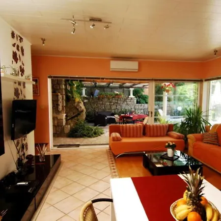 Garden Apartment *
